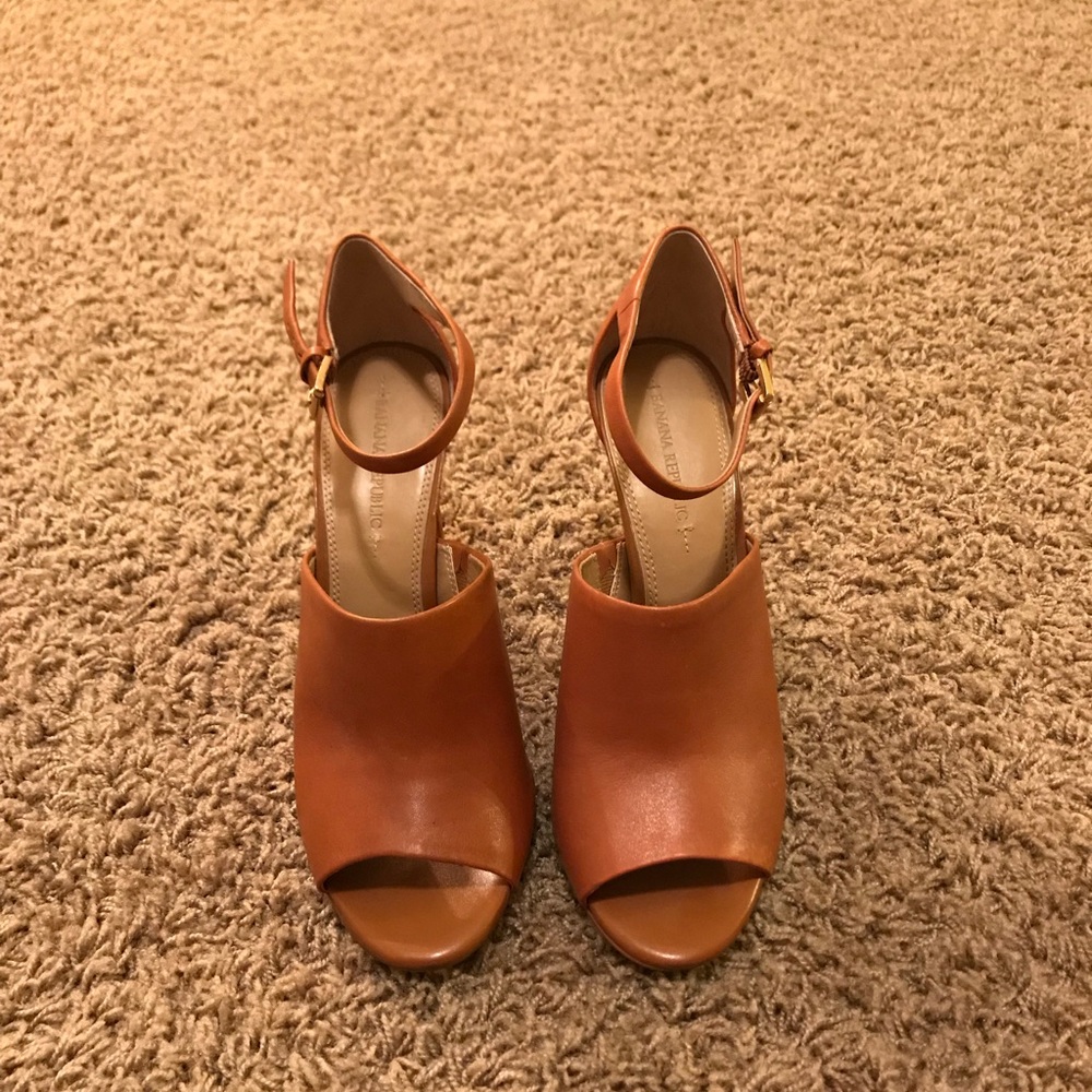 Banana Republic open toe heel sandal